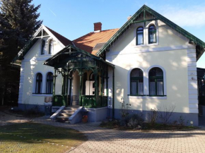 Отель Szalay Villa  Веспрем